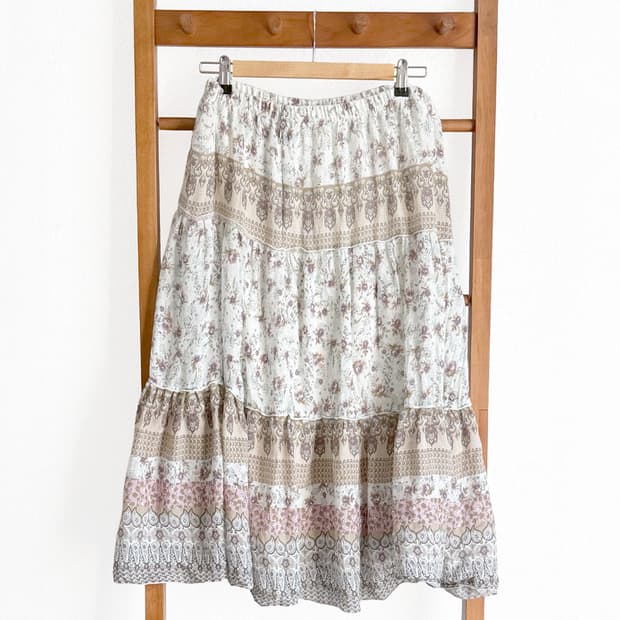 봄 안개 들판 스커트