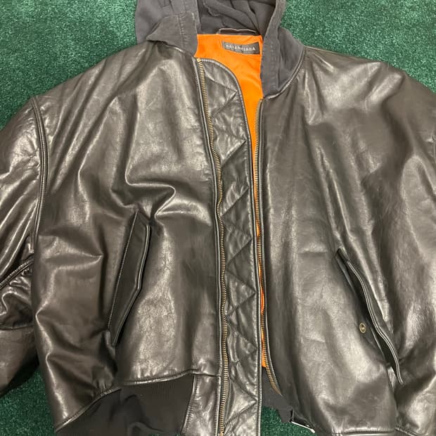 발렌시아가 후드 레더 m