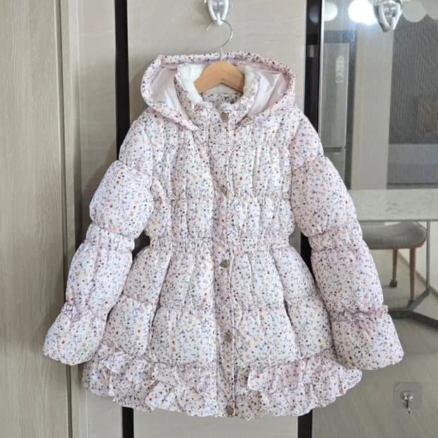 여아 140사이즈 페리미츠 잔꽃롱패딩