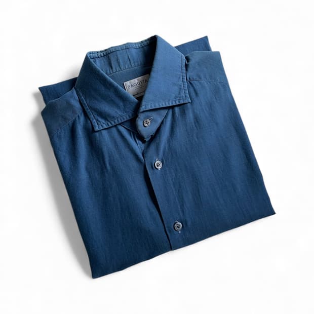 바구타 인디고 색상 셔츠 40사이즈 팝니다.