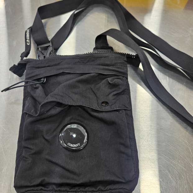 CP컴퍼니 미니 크로스백 