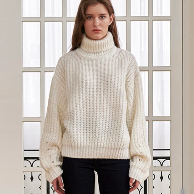 누브(Nouve) 모헤어 커브슬리브 터틀넥 니트 프리사이즈 새상품