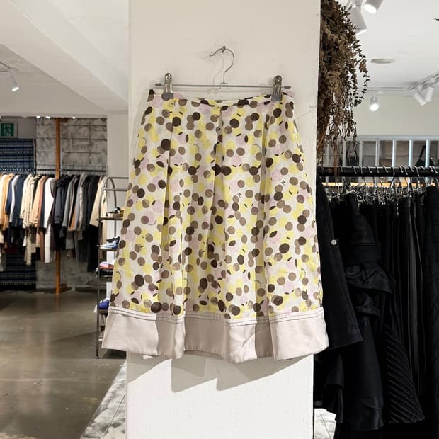 꾸레쥬 멀티컬러 도트 패턴 플리츠 A라인 미디 스커트