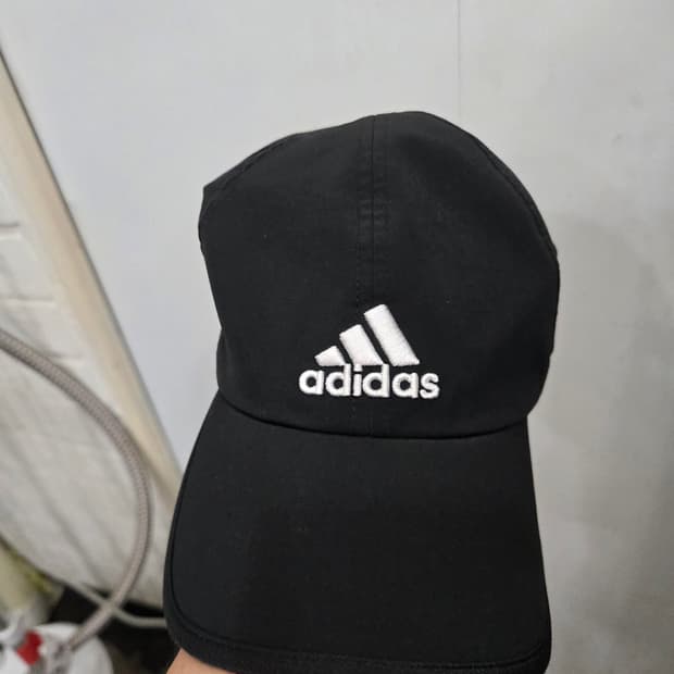 adidas 아디다스 블랙 & 화이트 로고 볼캡 모자!