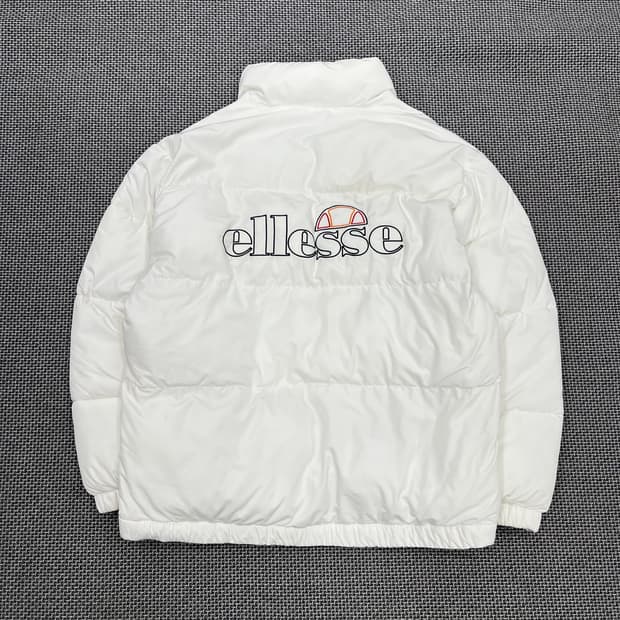 엘레쎄 화이트 빅로고 패딩 100