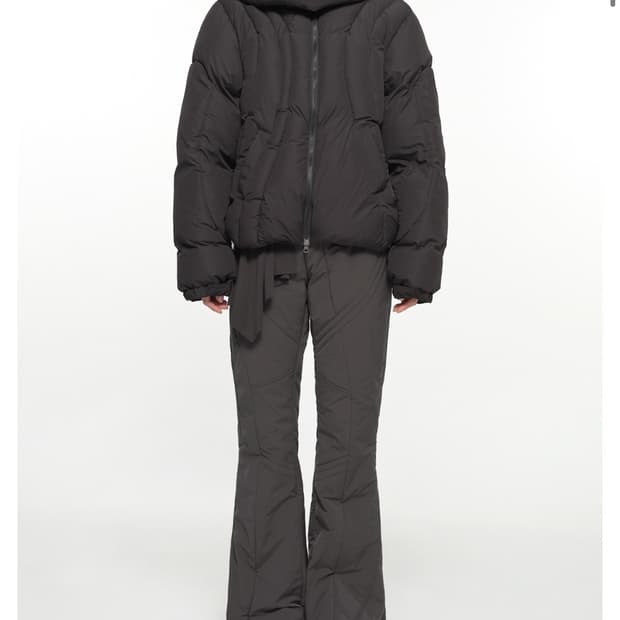 나체 QUILTED PANTS 차콜 색상 1사이즈 새 상품