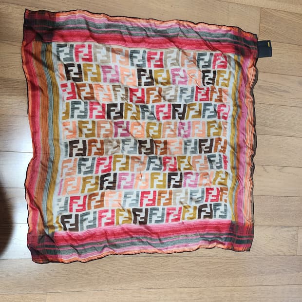 펜디  실크스카프