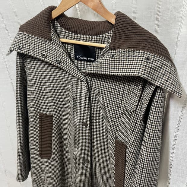[새제품] COMING STEP 하운즈투즈 체크 하이넥 울혼방 코트
