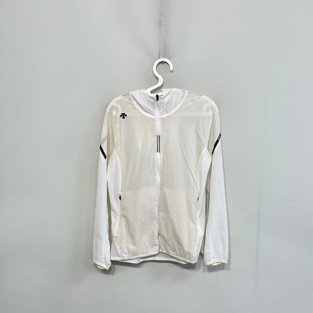 데상트 여성 바람막이 90