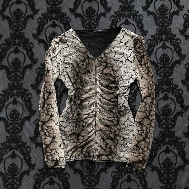 갸루 y2k 오리엔탈 크랙패턴 셔링 롱슬리브