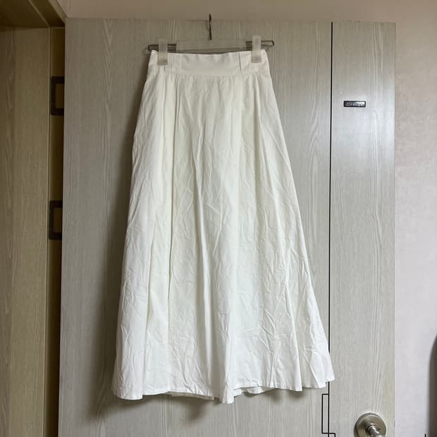 뒷밴딩 핀턱 스커트