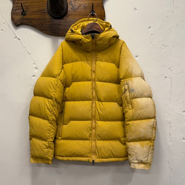 L) Nike ACG Down Puffer Jacket
