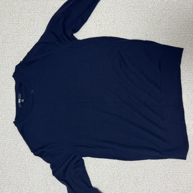 유니클로 네이비 기본 크루넥 니트