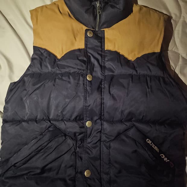 게스 네이비 브라운 패딩 조끼