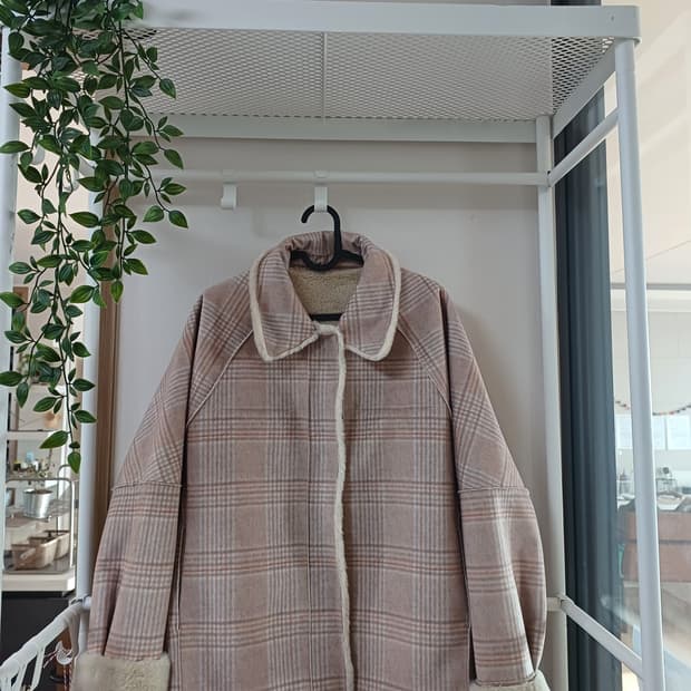 포근한 체크 털자켓 — 겨울 감성 데일리 아우터
