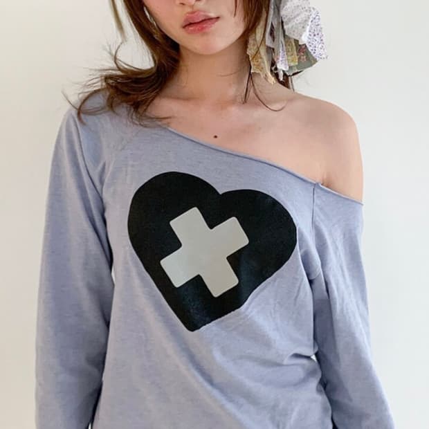 새상품) 샵페어리 크로스 하트 컷오프 티셔츠 블루