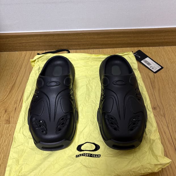 오클리 팩토리 팀 파구로 샌들 슬리퍼 뮬(275)