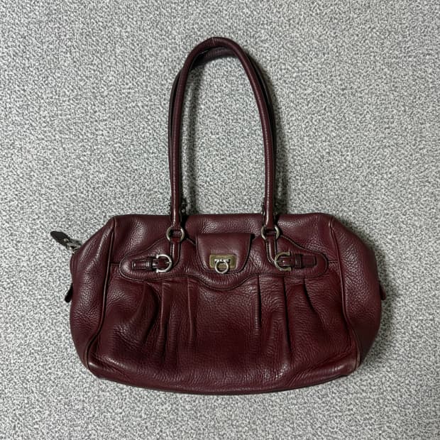 페레가모 간치니 숄더백 버건디