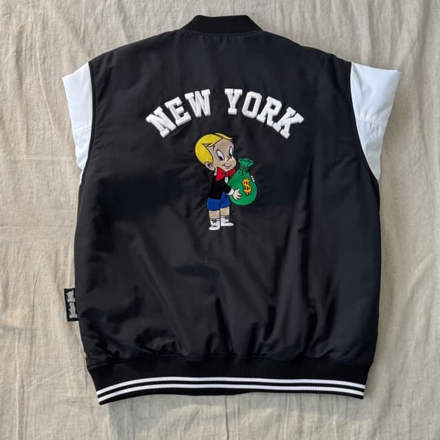 질스튜어트 리치리치 바시티 자켓(한정판)M 네고가능