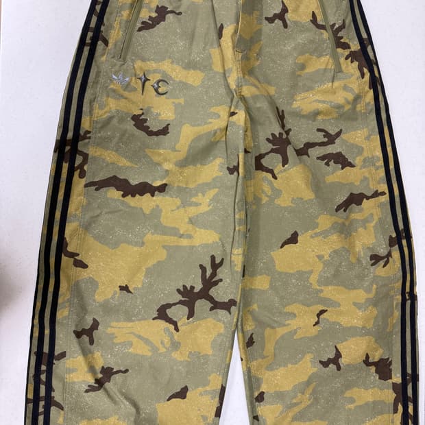 아디다스 x 떠그 클럽 트랙 팬츠 포커스 올리브 크림 화이트