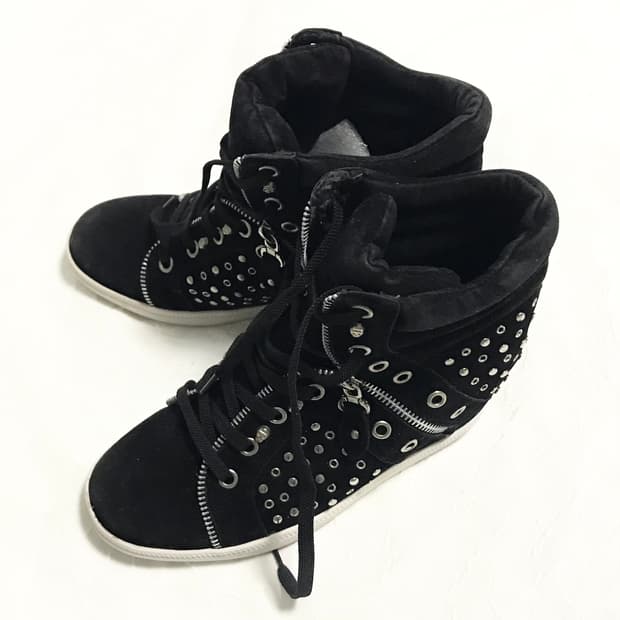 빈티지 00s 펑크 스터드 지퍼 디테일 웨지힐 스니커즈 240