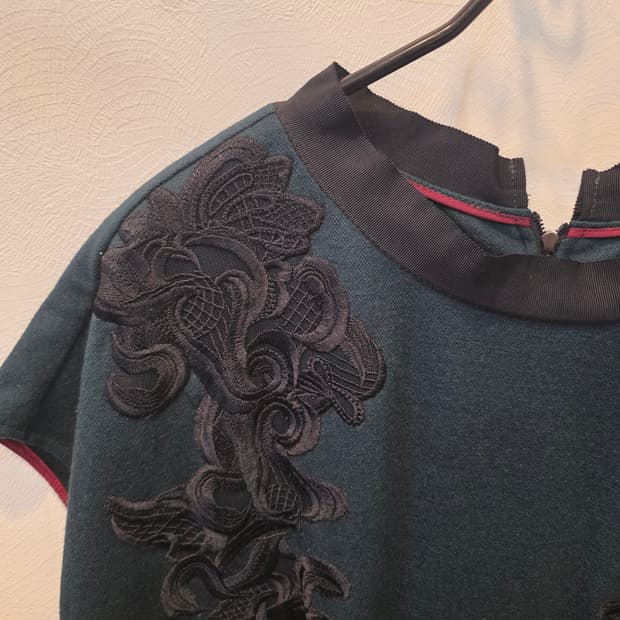 데코 블랙 레이스 장식 그린 박스원피스