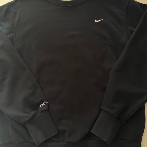 나이키 스우시 맨투맨