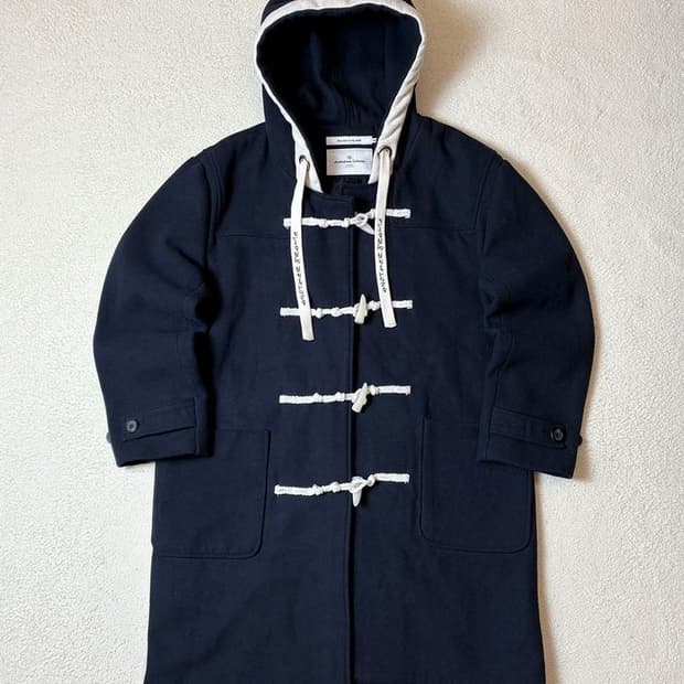 어나더프레임 울 블렌드 레터링 후디 더플 코트 PN7644