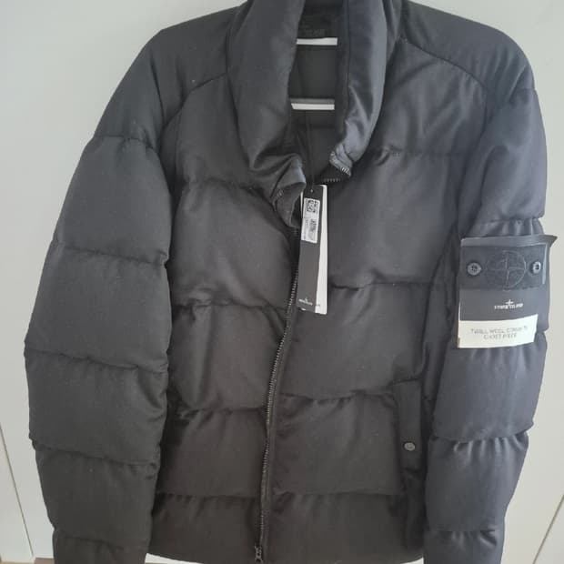 새상품 FW24 스톤아일랜드 고스트 남성 패딩 XL