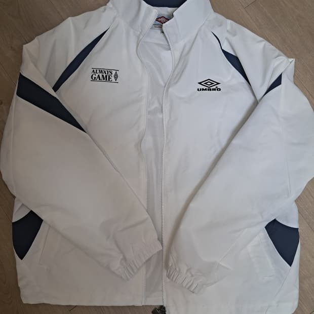 엄브로 HBL 스포티 캐주얼 스탠넥 바람막이 자켓 아이보리 105