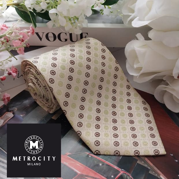 메트로시티 M 자수 패턴 아이보리 넥타이 9.7cm A등급 K1611
