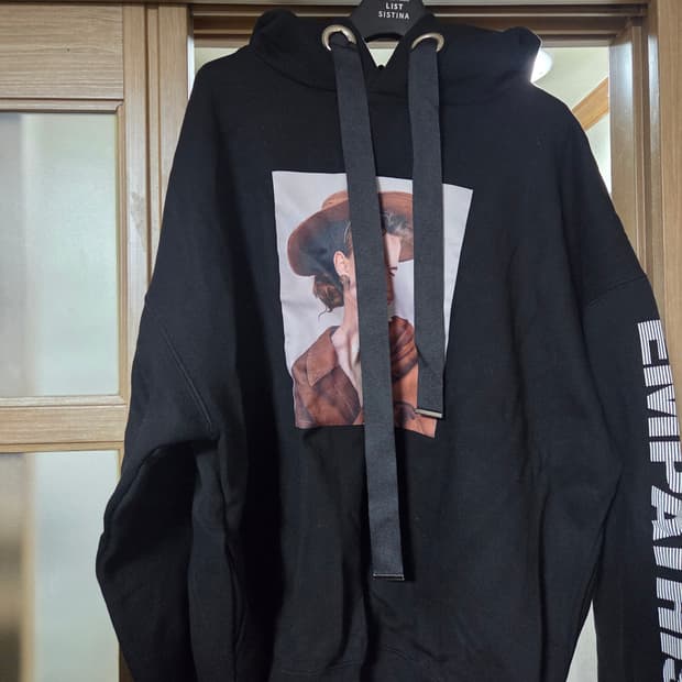 검정 프린팅 후드티