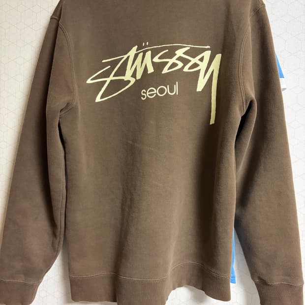 스투시 서울 브라운 맨투맨