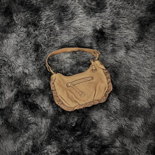 베이지 레더 덤플링 숄더백