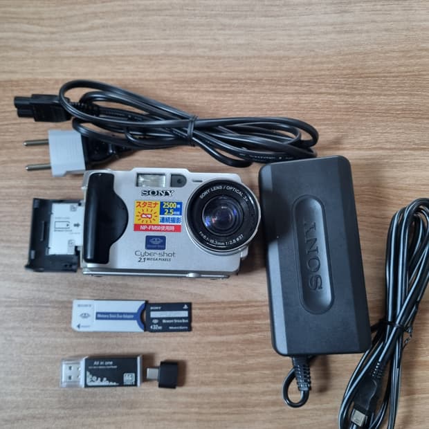 일본 소니 빈티지디카 똑딱이 레트로카메라 Sony 사이버샷 