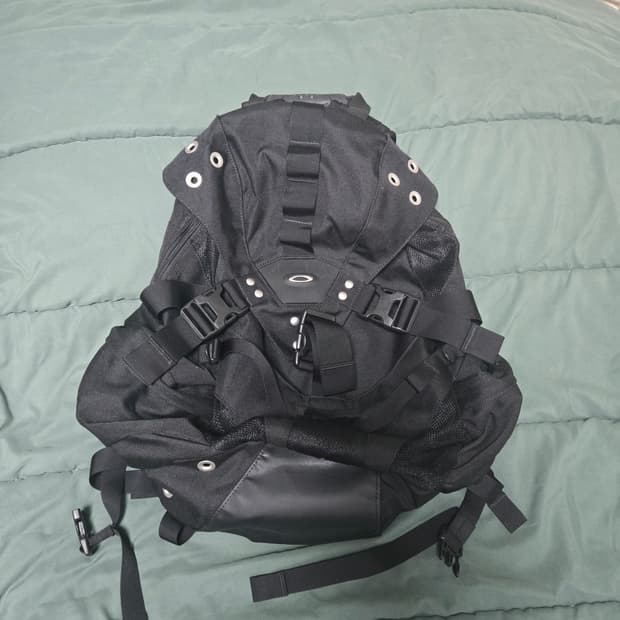 오클리 아이콘 RC 백팩 블랙