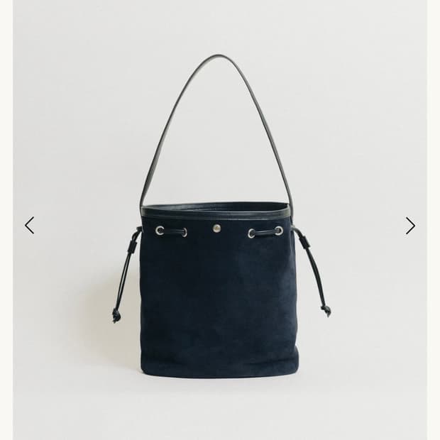 투티에 버킷백 스웨이드 네이비 