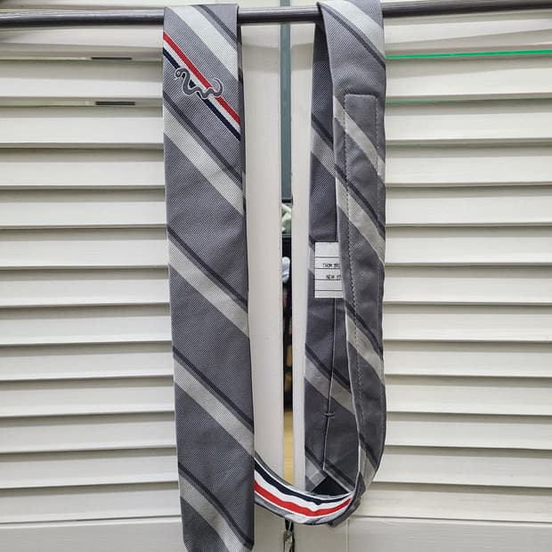 톰브라운 스네이크 슬림 타이