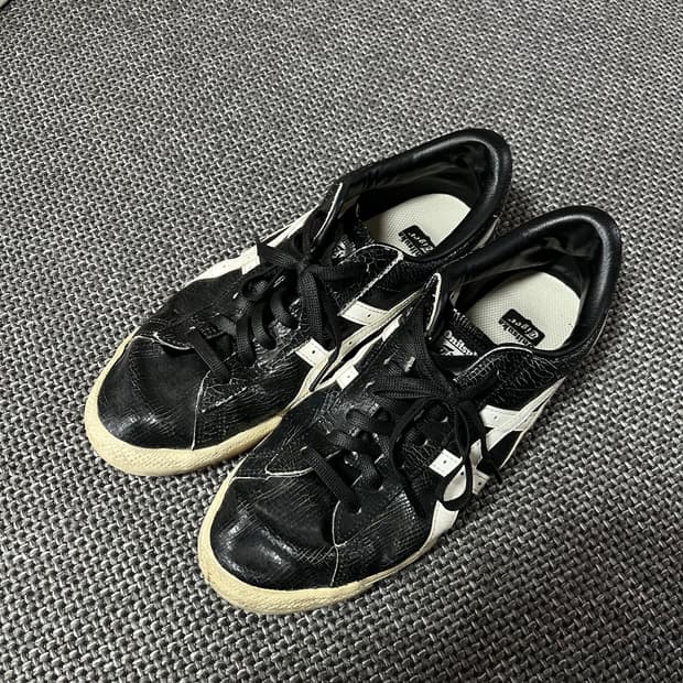 오니츠카 타이거 블랙 스니커즈 270