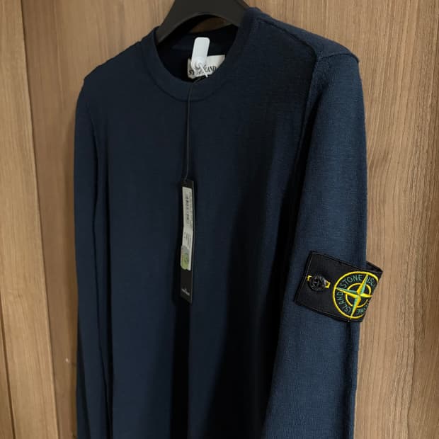 새상품(S)스톤아일랜드 와펜 라운드 니트 네이비