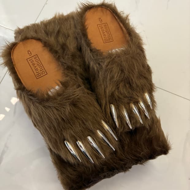 브레이브스트 스튜디오 베어 클로 뮬 브라운