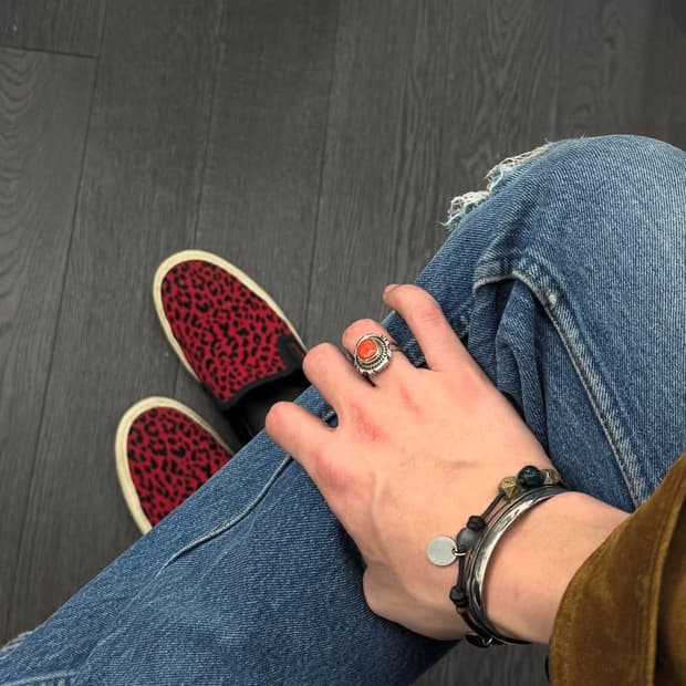 [구매중] 생로랑 베이비캣 슬립온 41-42 구매합니다