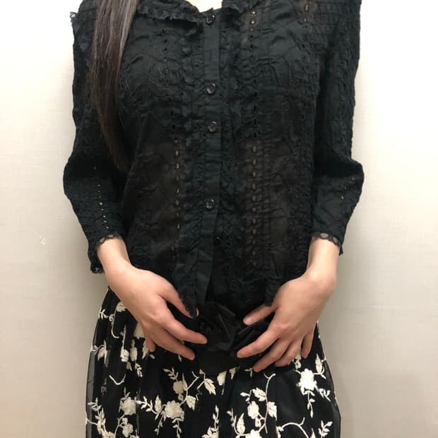 빈티지 블랙 레이스 펀칭 블라우스
