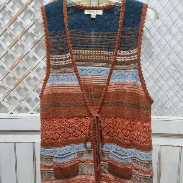 써스데이 아일랜드 알파카 혼방 베스트 (C708