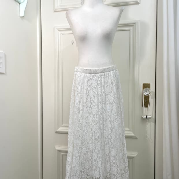 white lace pleats banding long skirt