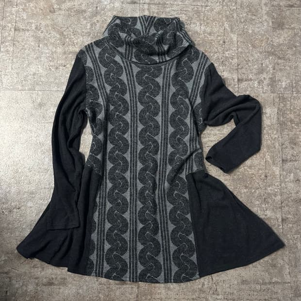 폴라 넥 패턴 니트 원피스