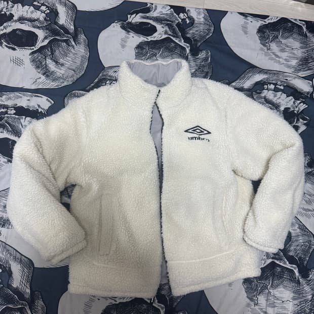 엄브로 리버시블 양면패딩 95 M사이즈 