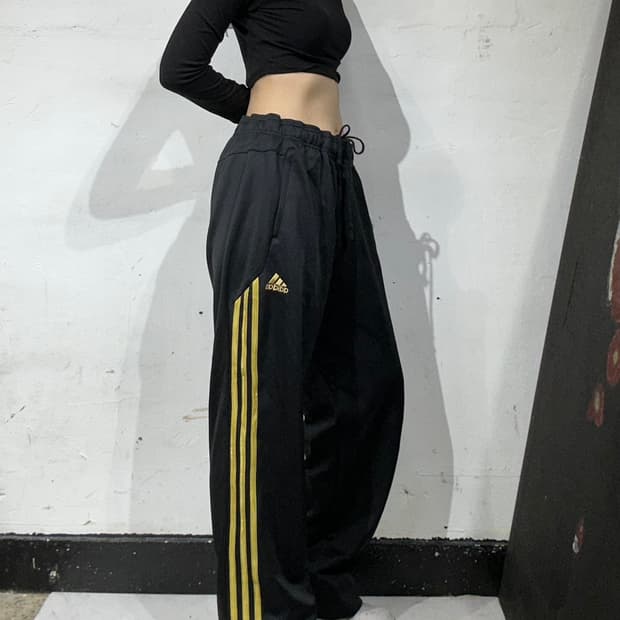 아디다스 블랙 골드 삼선 와이드 추리링 트레이닝 팬츠 M