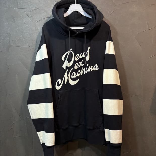 [M] DEUS 데우스 엑스 마키나 후드티