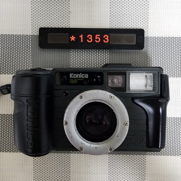 코니카 현장감독 28 WB 필름카메라